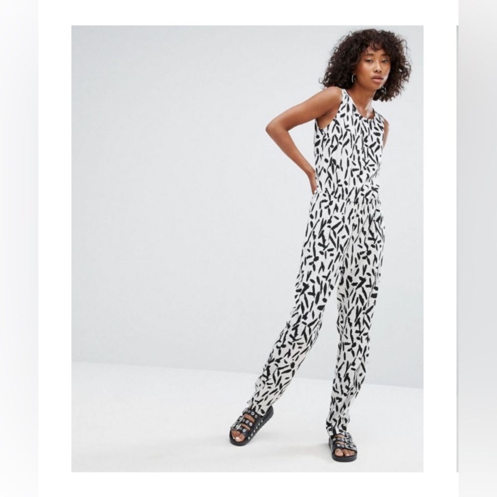 Noisy May Sleeveless Black & White Printed Jumpsuit EUC
